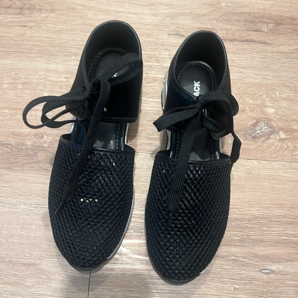 All Black Amazing Mesh Sneakers, Black, Sz 40, EUC - Picture 1 of 10